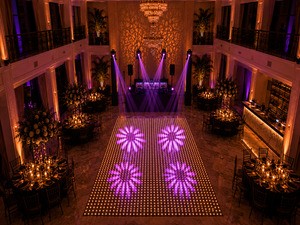 Pista de LED para festa mini wedding de alto padrão - Padoma Eventos