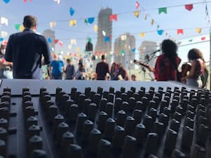 Efeito Cold Spark faísca fria para entrada dos noivos - Padoma Eventos