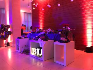 Luz decorativa LED para festa teen em SP - Padoma Eventos