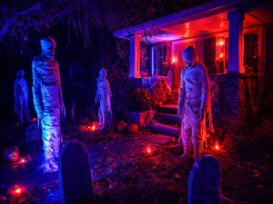 Iluminação cênica LED para decoração de halloween externa - Padoma Eventos