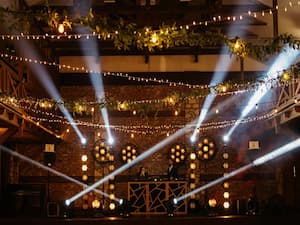 Iluminação de pista para festa de 15 anos e casamentos