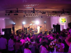 Montagem de palco e fundo de palco para palestras - Padoma Eventos